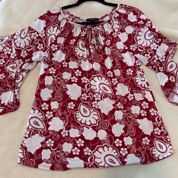 White linen blazer with red and white blouse - Picture 5 of 7